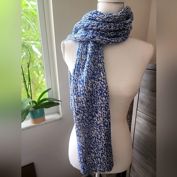 Aeropostale Two-Tone Blue & White Ribbed Marled Chunky Knit Scarf. - Picture 1 of 4